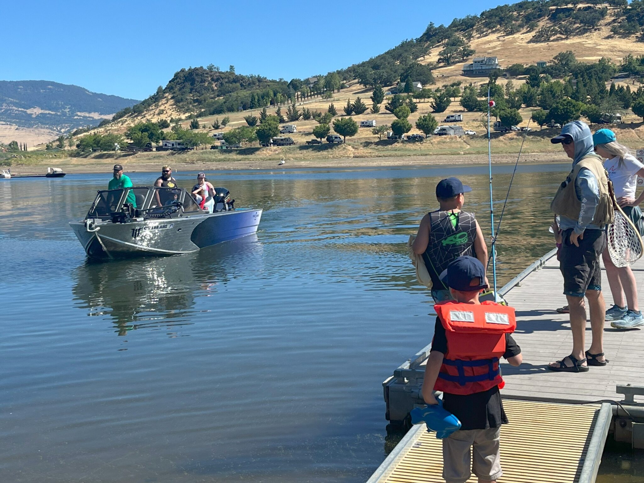 25EmigrantLake2 people on boat at emigrant lake
