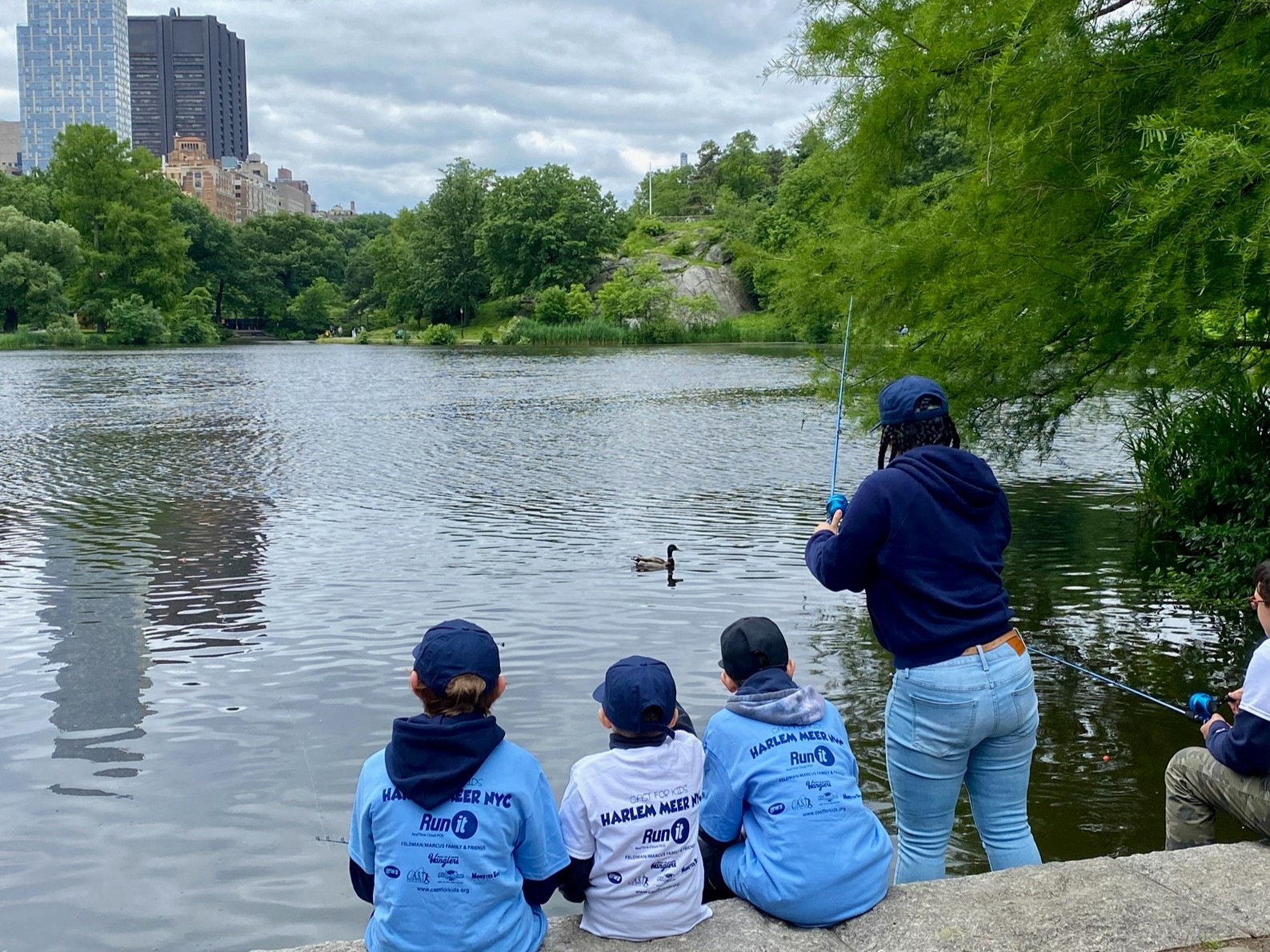 25HarlemMeer3 people fishing at harlem meer